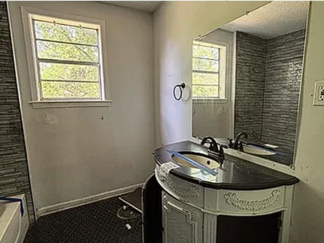 1570 WAVERLY AVE, Memphis, TN 38106