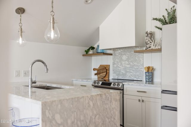 2277 SEMINOLE Road M, Atlantic Beach, FL 32233