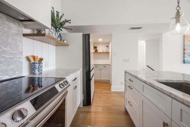 2277 SEMINOLE Road M, Atlantic Beach, FL 32233