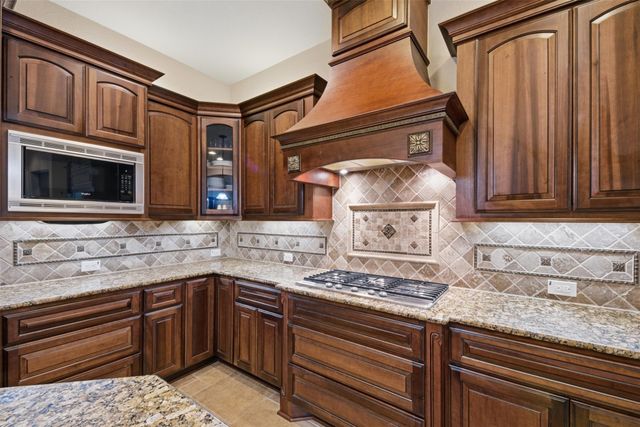 2300 Halls Creek Court, Friendswood, TX 77546
