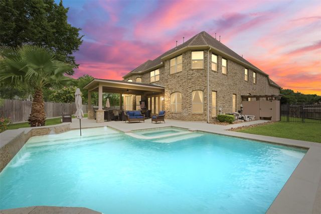 2300 Halls Creek Court, Friendswood, TX 77546
