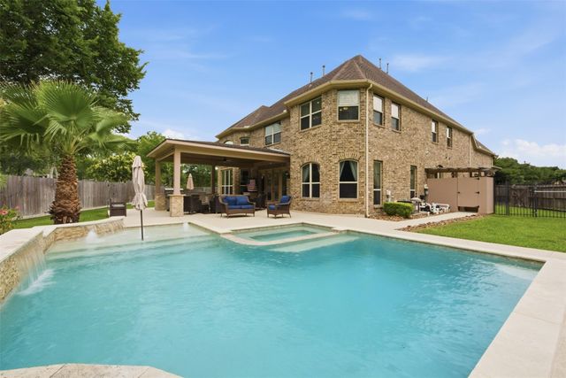 2300 Halls Creek Court, Friendswood, TX 77546