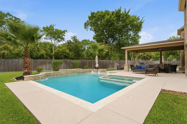 2300 Halls Creek Court, Friendswood, TX 77546