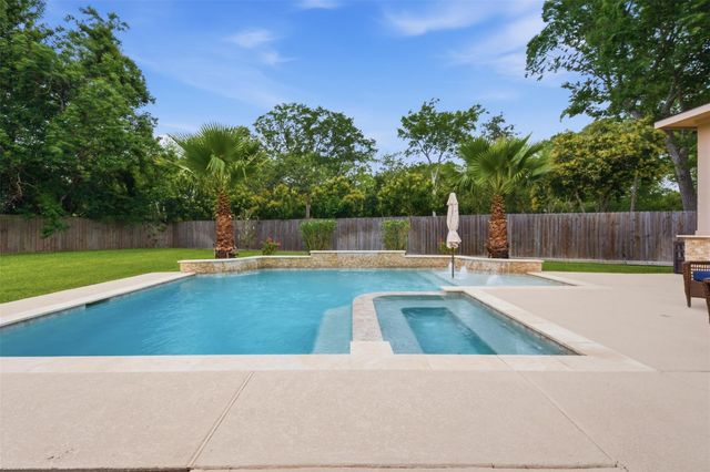 2300 Halls Creek Court, Friendswood, TX 77546