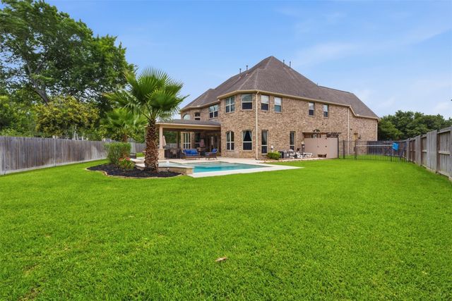 2300 Halls Creek Court, Friendswood, TX 77546
