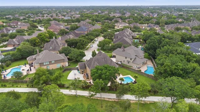 2300 Halls Creek Court, Friendswood, TX 77546
