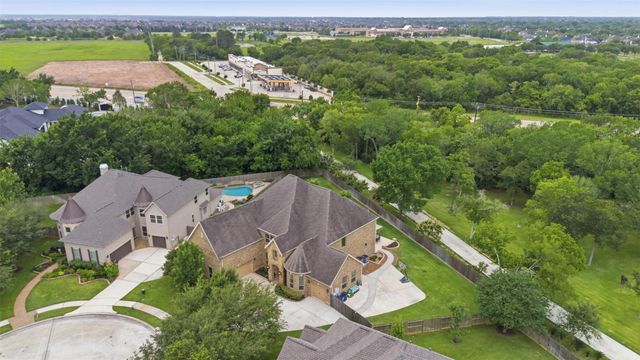 2300 Halls Creek Court, Friendswood, TX 77546
