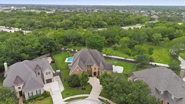 2300 Halls Creek Court, Friendswood, TX 77546