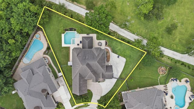 2300 Halls Creek Court, Friendswood, TX 77546