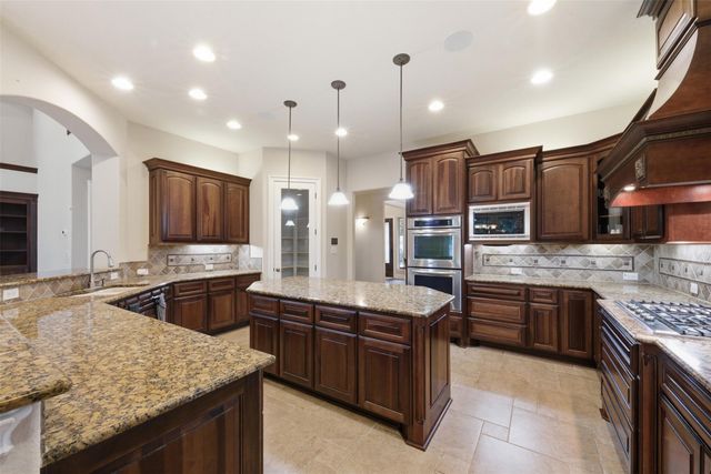 2300 Halls Creek Court, Friendswood, TX 77546