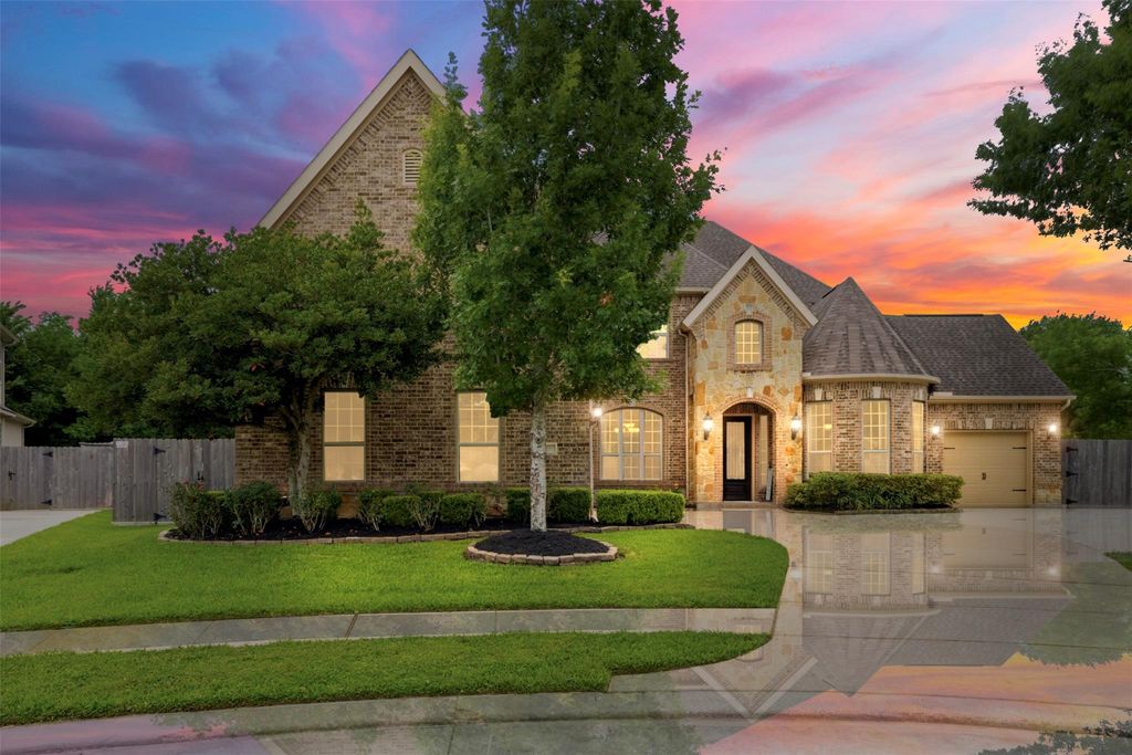 2300 Halls Creek Court, Friendswood, TX 77546