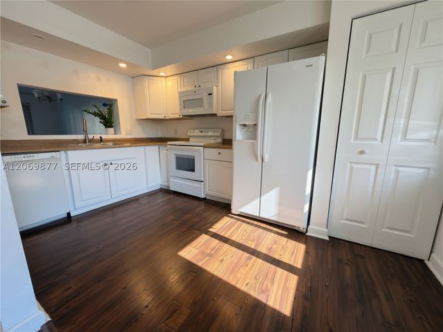 1301 SW 142nd Ave 104-H, Pembroke Pines, FL 33027