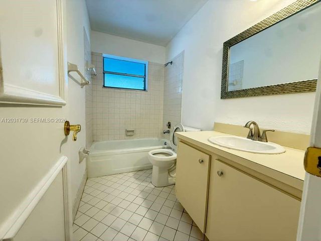 8982 W Sample Rd 204, Coral Springs, FL 33065