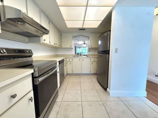 8982 W Sample Rd 204, Coral Springs, FL 33065