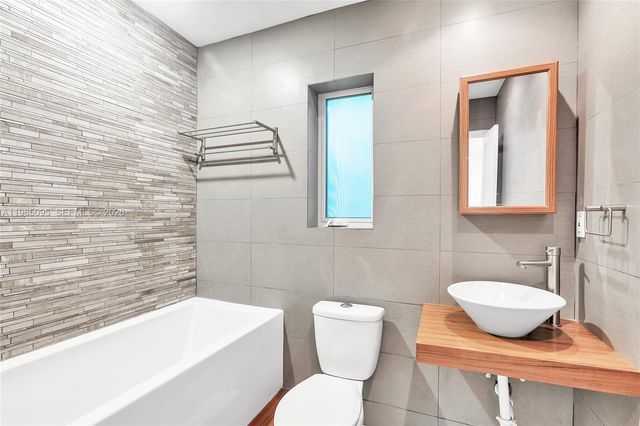 776 NE 74th St 0, Miami, FL 33138