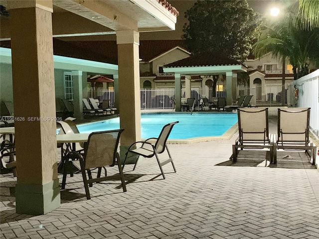 10901 NW 88th Ter 806, Doral, FL 33178