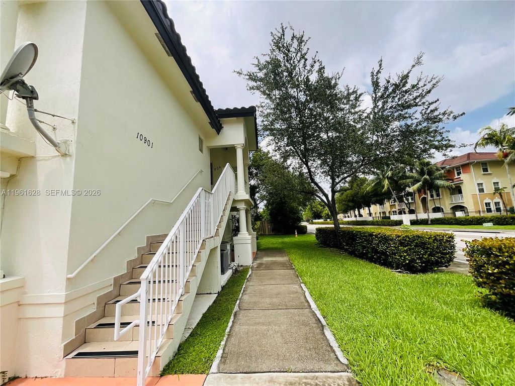 10901 NW 88th Ter 806, Doral, FL 33178