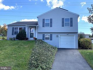 3 FAWNWOOD DR, Lebanon, PA 17046