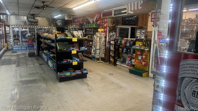 5102 9 Mile Rd, Warren, MI 48091