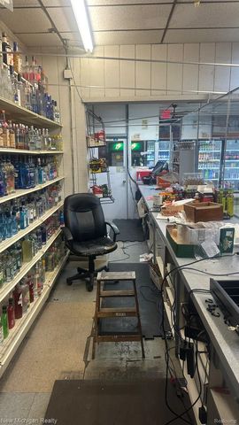 5102 9 Mile Rd, Warren, MI 48091