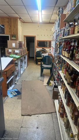 5102 9 Mile Rd, Warren, MI 48091