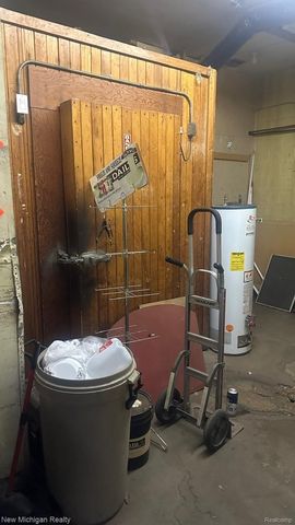 5102 9 Mile Rd, Warren, MI 48091