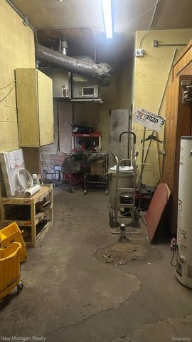 5102 9 Mile Rd, Warren, MI 48091