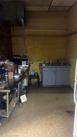 5102 9 Mile Rd, Warren, MI 48091