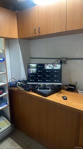 5102 9 Mile Rd, Warren, MI 48091