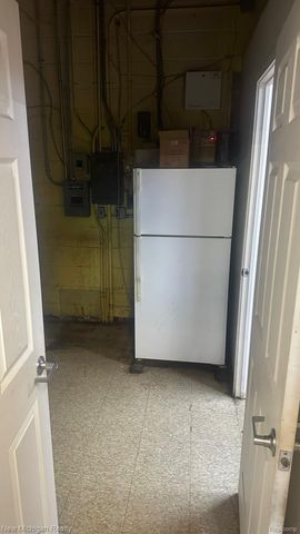 5102 9 Mile Rd, Warren, MI 48091