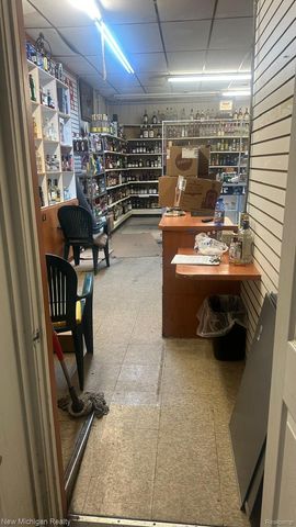 5102 9 Mile Rd, Warren, MI 48091