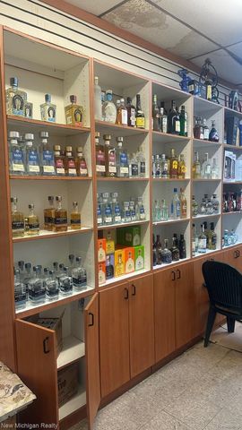 5102 9 Mile Rd, Warren, MI 48091