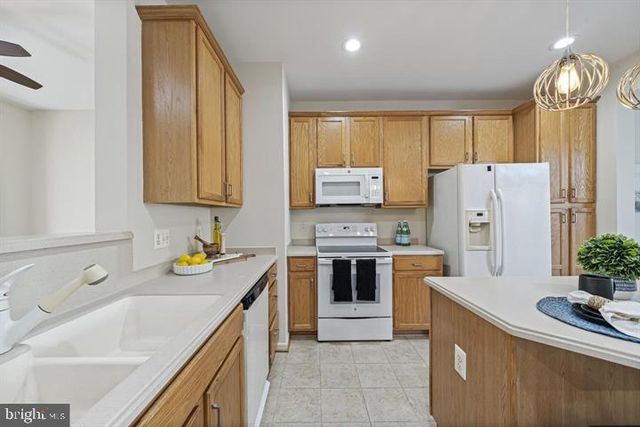 409 MONROE POINT DR, Colonial Beach, VA 22443