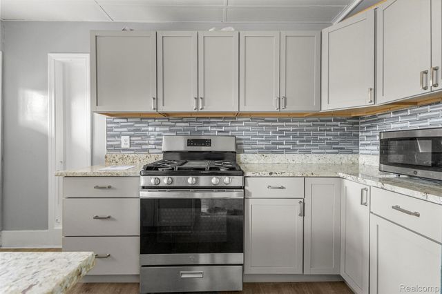 10303 W Warren Avenue, Dearborn, MI 48126