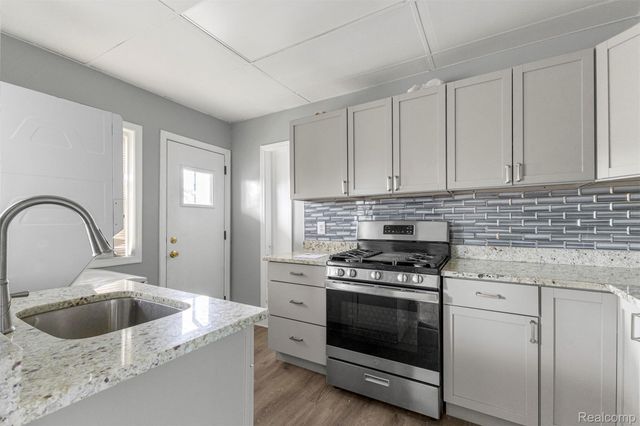 10303 W Warren Avenue, Dearborn, MI 48126