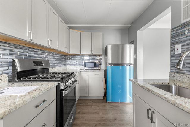 10303 W Warren Avenue, Dearborn, MI 48126