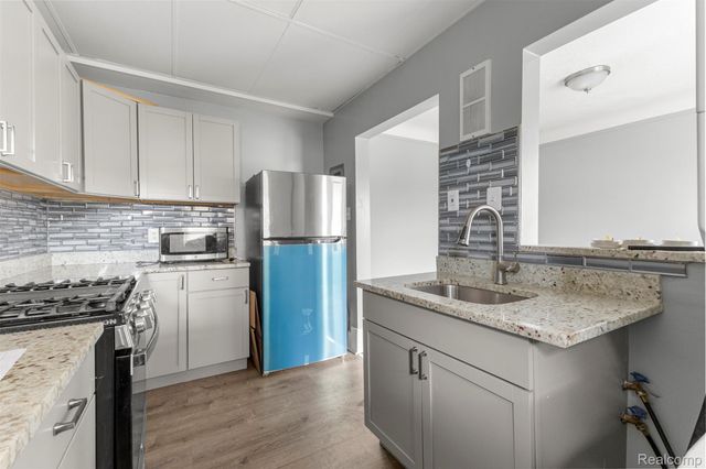 10303 W Warren Avenue, Dearborn, MI 48126