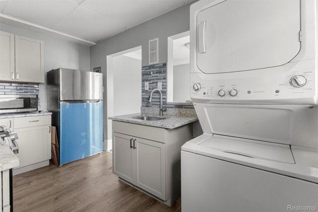 10303 W Warren Avenue, Dearborn, MI 48126