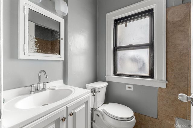 10303 W Warren Avenue, Dearborn, MI 48126