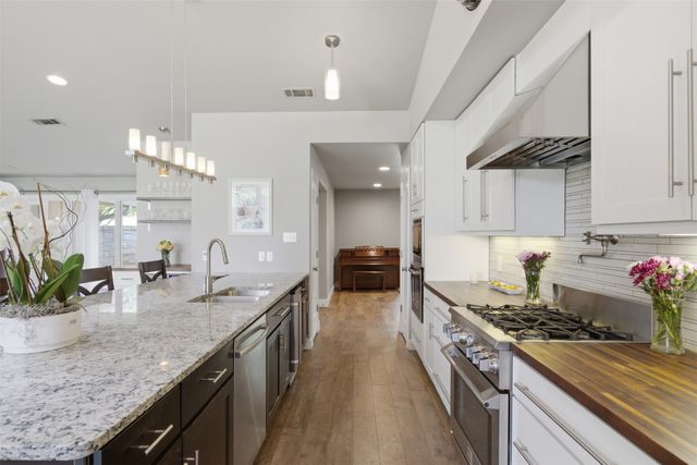 3217 Golfing Green, Farmers Branch, TX 75234