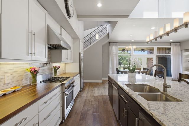3217 Golfing Green, Farmers Branch, TX 75234