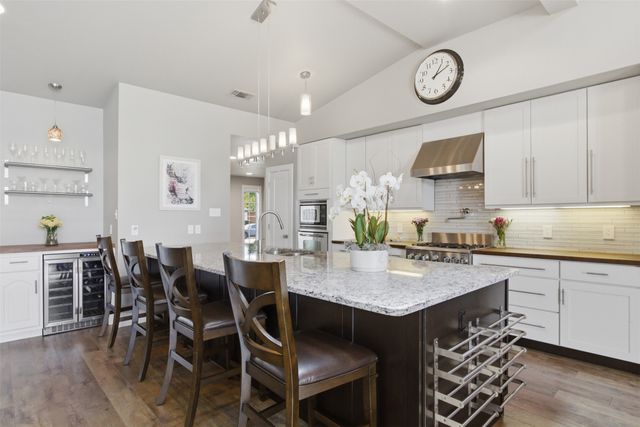 3217 Golfing Green, Farmers Branch, TX 75234