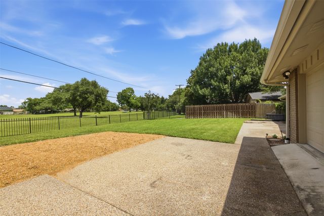 3217 Golfing Green, Farmers Branch, TX 75234