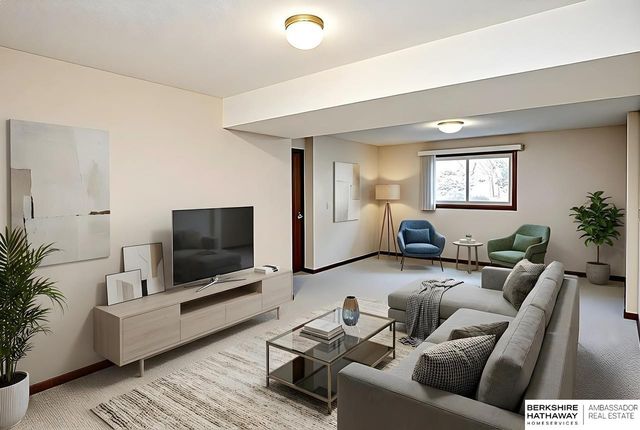 21479 Brentwood Road, Elkhorn, NE 68022