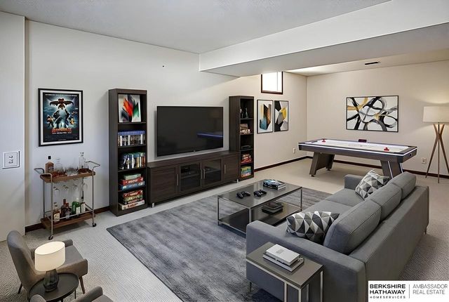 21479 Brentwood Road, Elkhorn, NE 68022