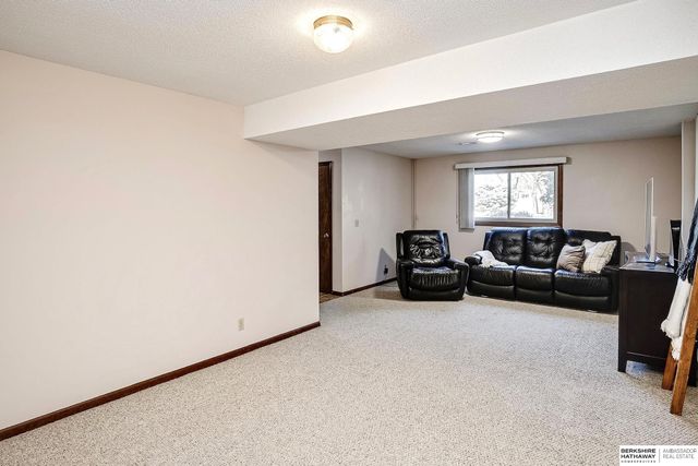 21479 Brentwood Road, Elkhorn, NE 68022