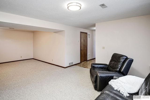 21479 Brentwood Road, Elkhorn, NE 68022