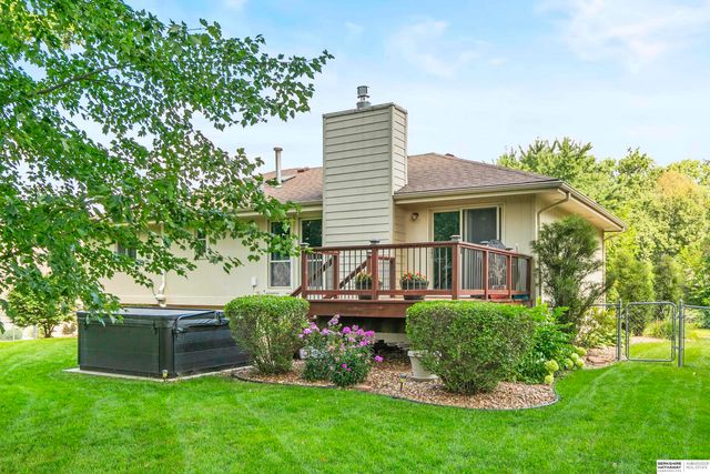 21479 Brentwood Road, Elkhorn, NE 68022