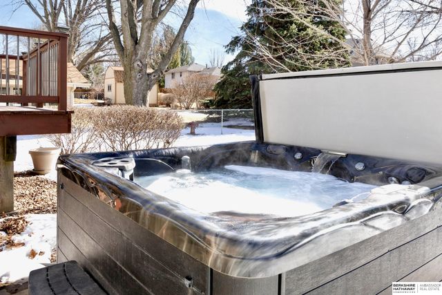 21479 Brentwood Road, Elkhorn, NE 68022