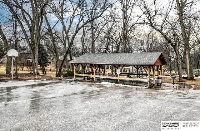 21479 Brentwood Road, Elkhorn, NE 68022